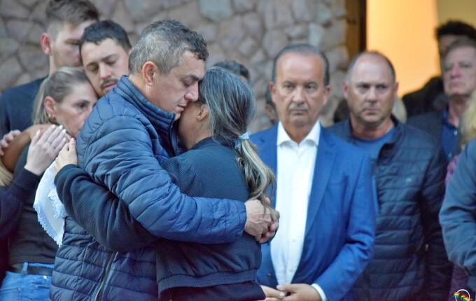 Irmãs mortas em acidente na BR-163 são sepultadas em SMO