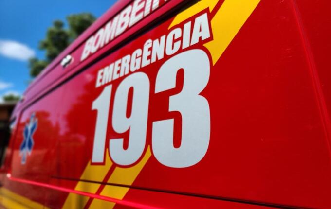 Jovem fica ferido ao colidir moto em poste no interior de Riqueza