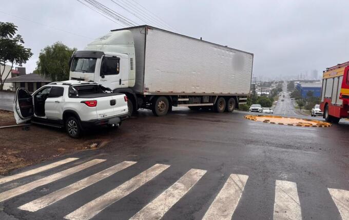 Colisão lateral deixa homem ferido em São Miguel do Oeste