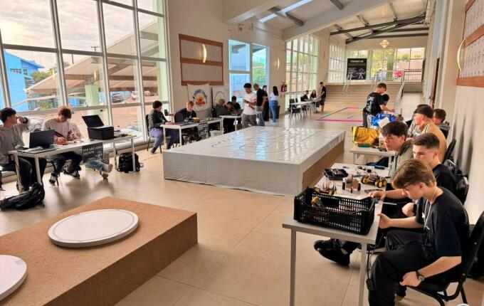 Nove escolas participam do primeiro torneio de robótica na Unoesc em SMO