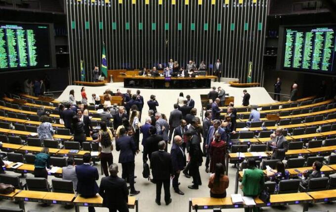 Câmara aprova aumento do teto de faturamento e perdão de dívidas para MEIs