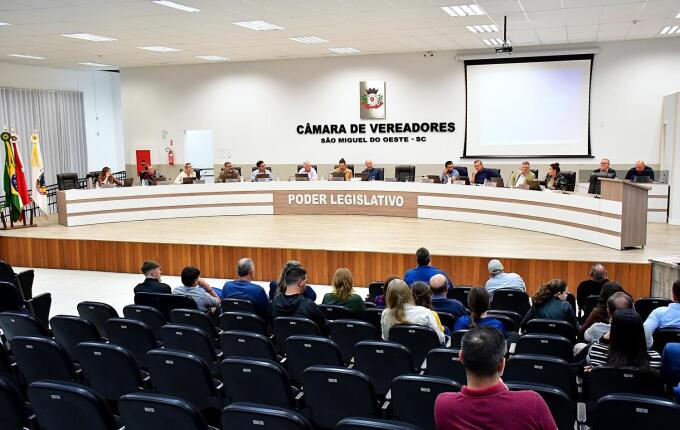 Câmara debate plano de carreira e piso salarial dos professores nesta segunda em SMO