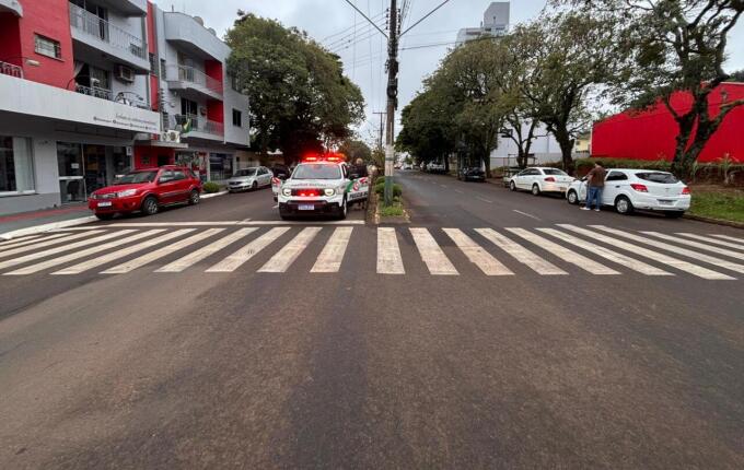 Morador alerta para riscos em cruzamento após atropelamento no Centro de São Miguel do Oeste