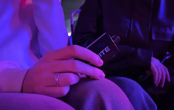 Adolescentes de SC estão bebendo e usando vapes mais cedo, diz pesquisa do IBGE