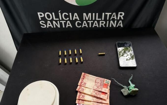 Homem é preso com cocaína, maconha e munições em SMO