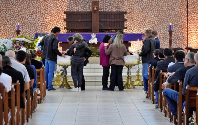 Irmãs mortas em acidente na BR-163 são sepultadas em SMO