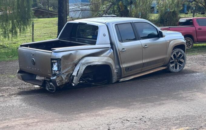 Saída de pista deixa duas pessoas feridas na BR-282, entre São Miguel do Oeste e Paraíso