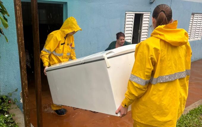 Casa é atingida por alagamento no bairro São Cristóvão, em São José do Cedro