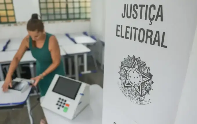 Segundo TSE, 900 urnas foram substituídas neste domingo