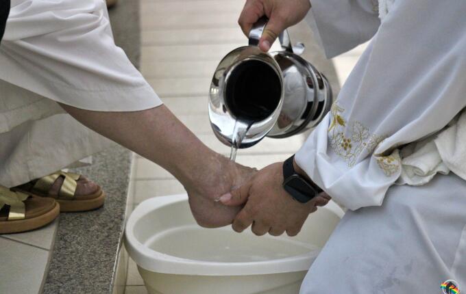 Missa de Lava-Pés abre celebrações do Tríduo Pascal em São Miguel do Oeste