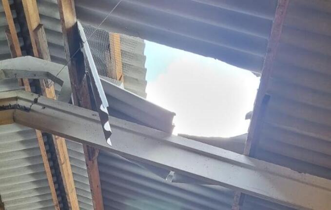 Queda de telhado deixa trabalhador ferido em obra no interior de Descanso