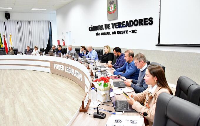 Câmara aprova projeto que libera transporte escolar para profissionais da educação em SMO