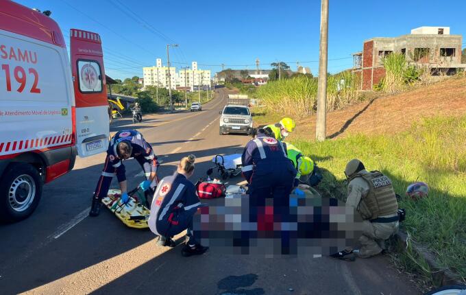 Colisão entre moto e carro deixa jovem com fratura exposta na SC-492 em São Miguel do Oeste