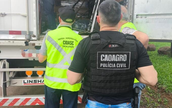 Operação intensifica fiscalização do transporte agropecuário em Palmitos e São Carlos