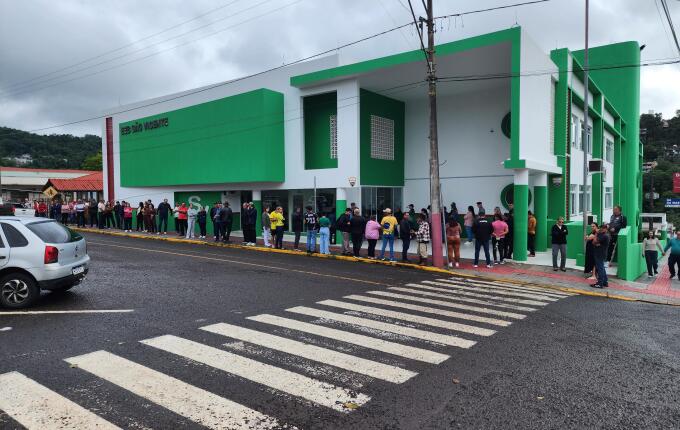 Votação inicia em Itapiranga e chuvas não impactam colégios eleitorais