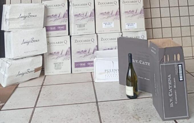 PM apreende 109 garrafas de vinho argentino em rodoviária de Dionísio Cerqueira