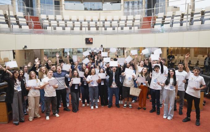 Estudantes de Belmonte vivem experiência parlamentar na Alesc durante o Parlamento Jovem