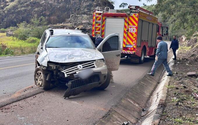 Motorista fica ferido em saída de pista na BR-282