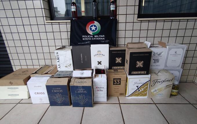 PM apreende 172 garrafas de vinhos argentinos em Dionísio Cerqueira