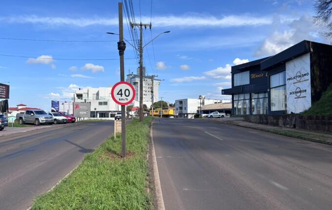 Oito lombadas eletrônicas voltam a ser instaladas na Avenida Willy Barth, em São Miguel do Oeste