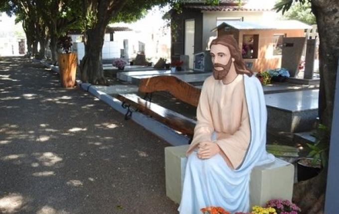 Cemitérios terão horário especial para visitas no Dia de Finados em SMO