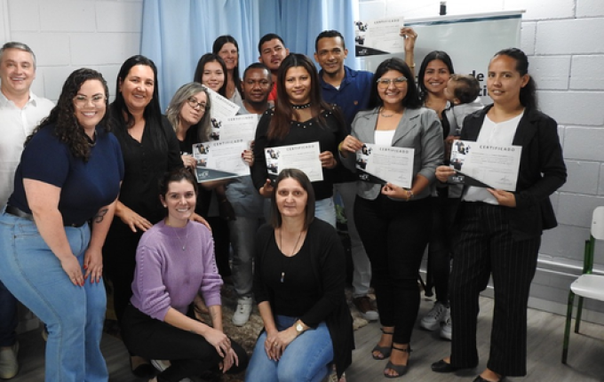 Assistência capacita imigrantes em curso de Auxiliar Administrativo