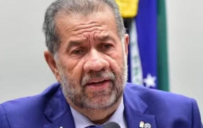 Carlos Lupi, ex-ministro da Previdência, depõe na CPI do INSS nesta segunda