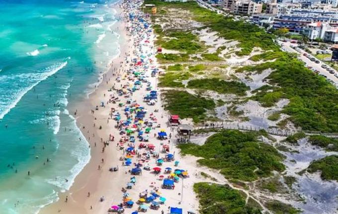 Turismo em SC dispara 66% e bate recorde histórico antes do verão
