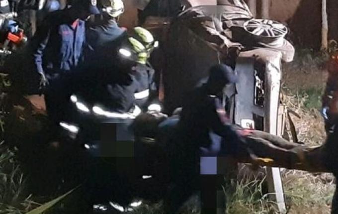 Duas pessoas ficam gravemente feridas em capotamento no Oeste