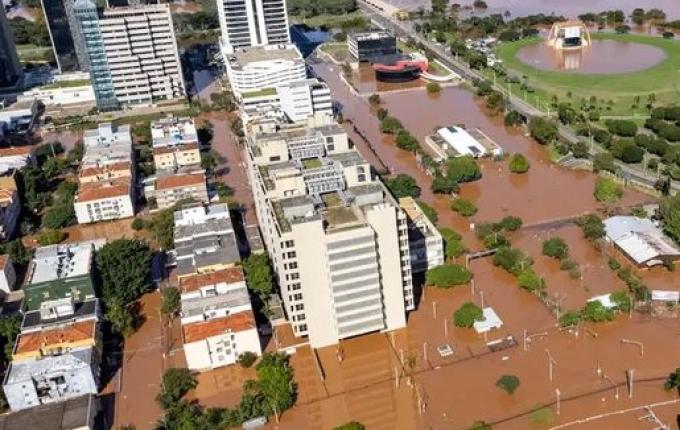 Número de mortos nas enchentes no RS sobe para 143, segundo Defesa Civil