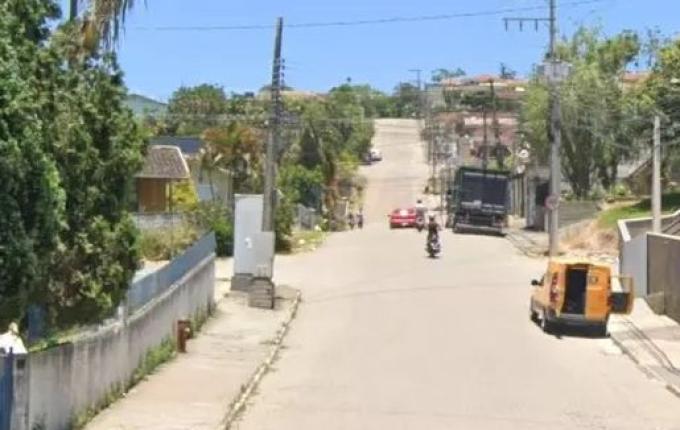 Ao buscar o filho, pai é espancado por 4 pessoas e tem carro roubado em SC