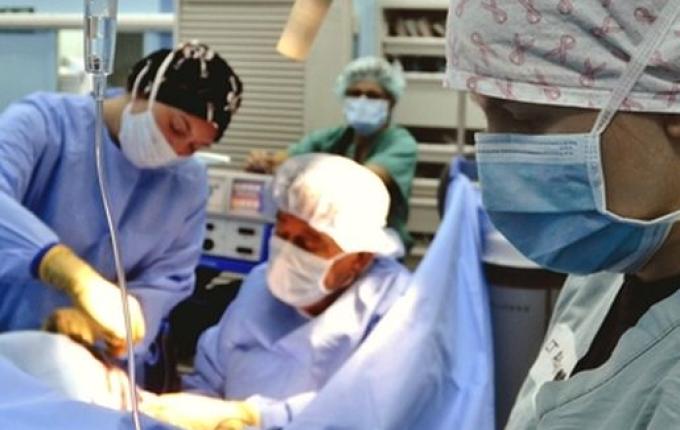 Mulher receberá indenização após gaze ser esquecida dentro do corpo dela