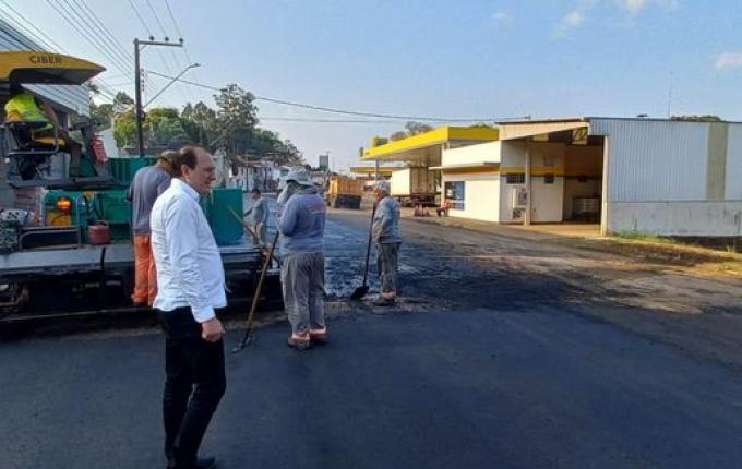 Prefeito de Guaraciaba vistoria obra de revitalização na Rua do Comércio