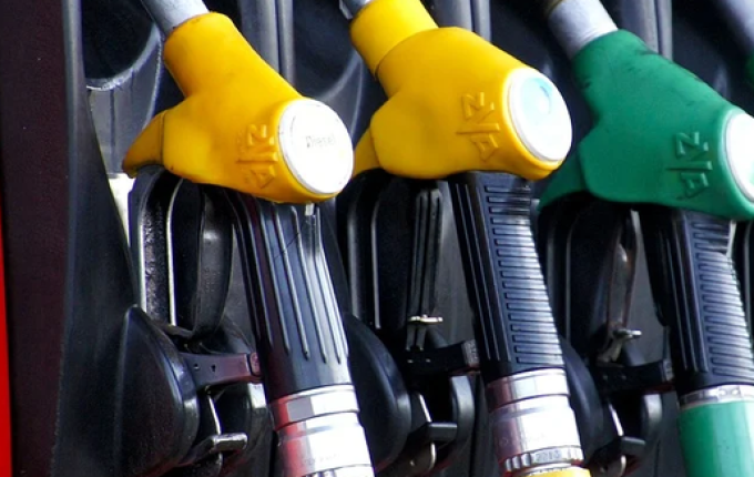 Preço da gasolina para distribuidoras deve baixar R$ 0,18 segundo a Petrobras