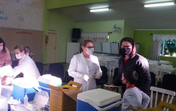 Sala de Vacinas recebe mais de 300 pessoas para imunização contra Influenza