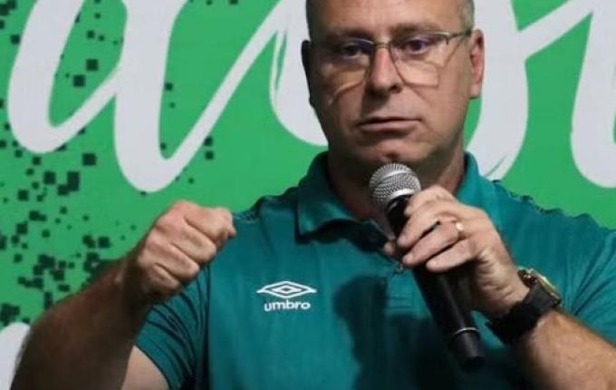 Presidente diz que a Chapecoense foi roubada e ameaça deixar a FCF