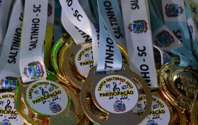 18 calouros sobem no palco do Canta Saltinho 2022