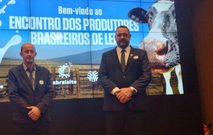 Prefeito debate em Brasília problema na cadeia produtiva do leite