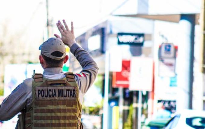 Polícia prende três homens suspeitos de tráfico de drogas em município da região