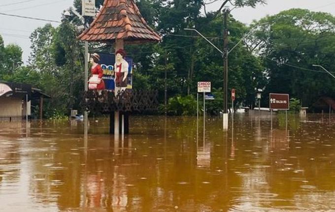 IMAGENS: Nível do Rio Uruguai está reduzindo