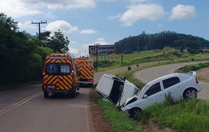 Colisão frontal na BR-163 deixa cinco feridos em Guarujá do Sul