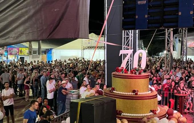 Terceiro dia da Faismo registra grande público no parque de exposições