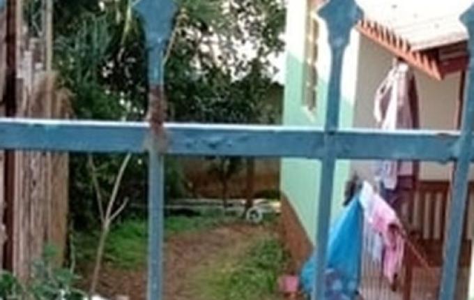 Jovem é assassinada e familiares são feridos com golpes de faca no Oeste