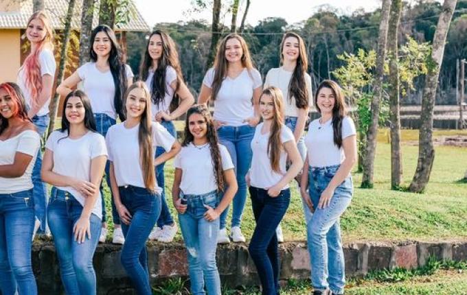 Saltinho promove baile com escolha da rainha e princesas