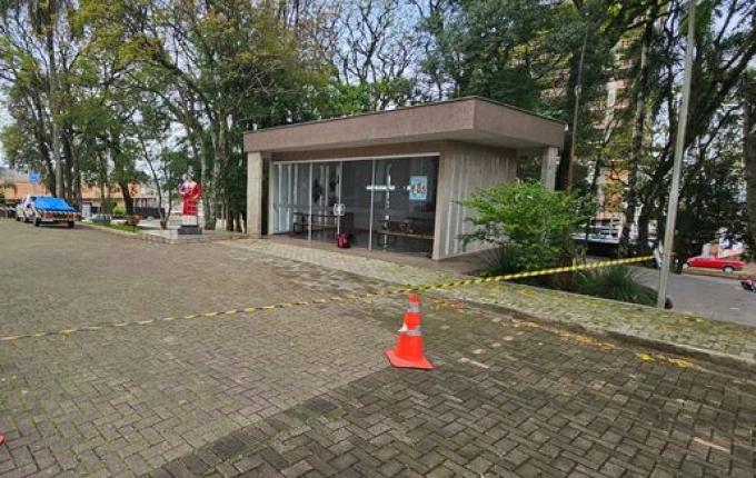 Homem é morto a pedradas ao lado da Capela da Igreja Matriz em SLOeste