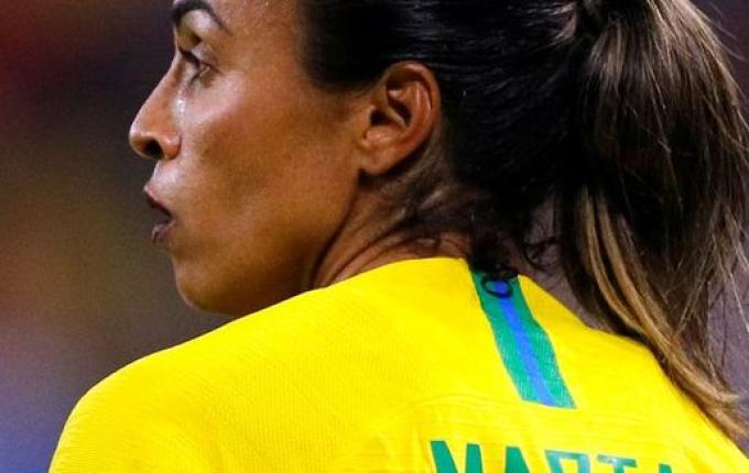 Brasil empata com a Jamaica e é eliminado da Copa no adeus de Marta