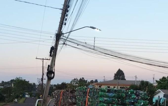 Caminhão com carga da Argentina é apreendido após fuga e acidente em Dionísio Cerqueira