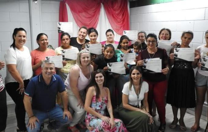 Assistência forma mais uma turma de Corte e Costura