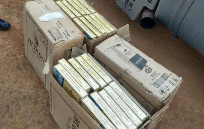 Polícia apreende 200 pacotes de cigarro em carreta na SC-161