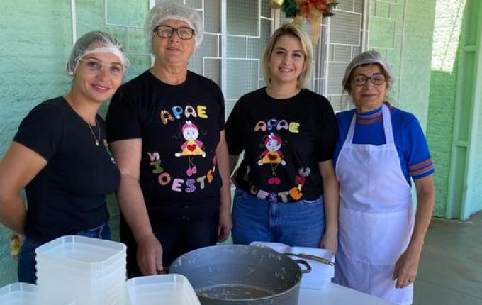 Feijoada da APAE de São Miguel do Oeste vende mais de 400 marmitas